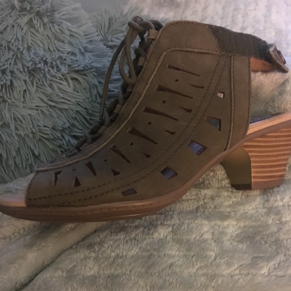 Gladiator heeled Earth brand 5.5 lace up